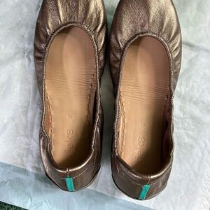 Tieks flats